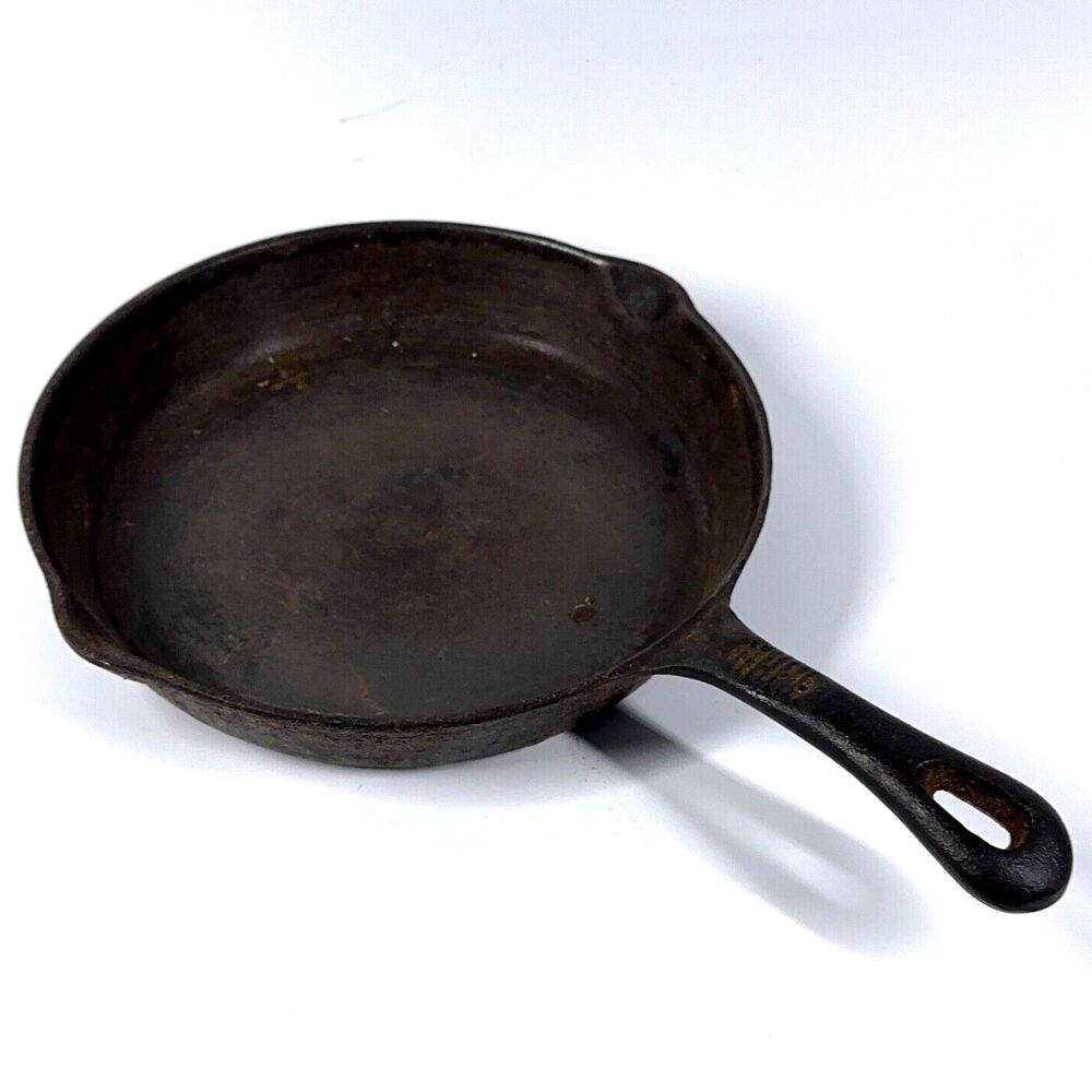 Vintage Benjamin Medwin 10.5” Cast Iron Skillet Camp Fry Pan Two Pour Spouts